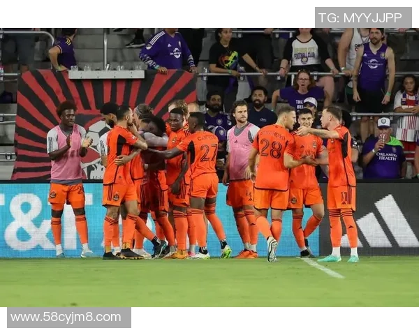 休斯顿迪纳摩迎战洛杉矶直插争夺美职联季后赛宝贵积分